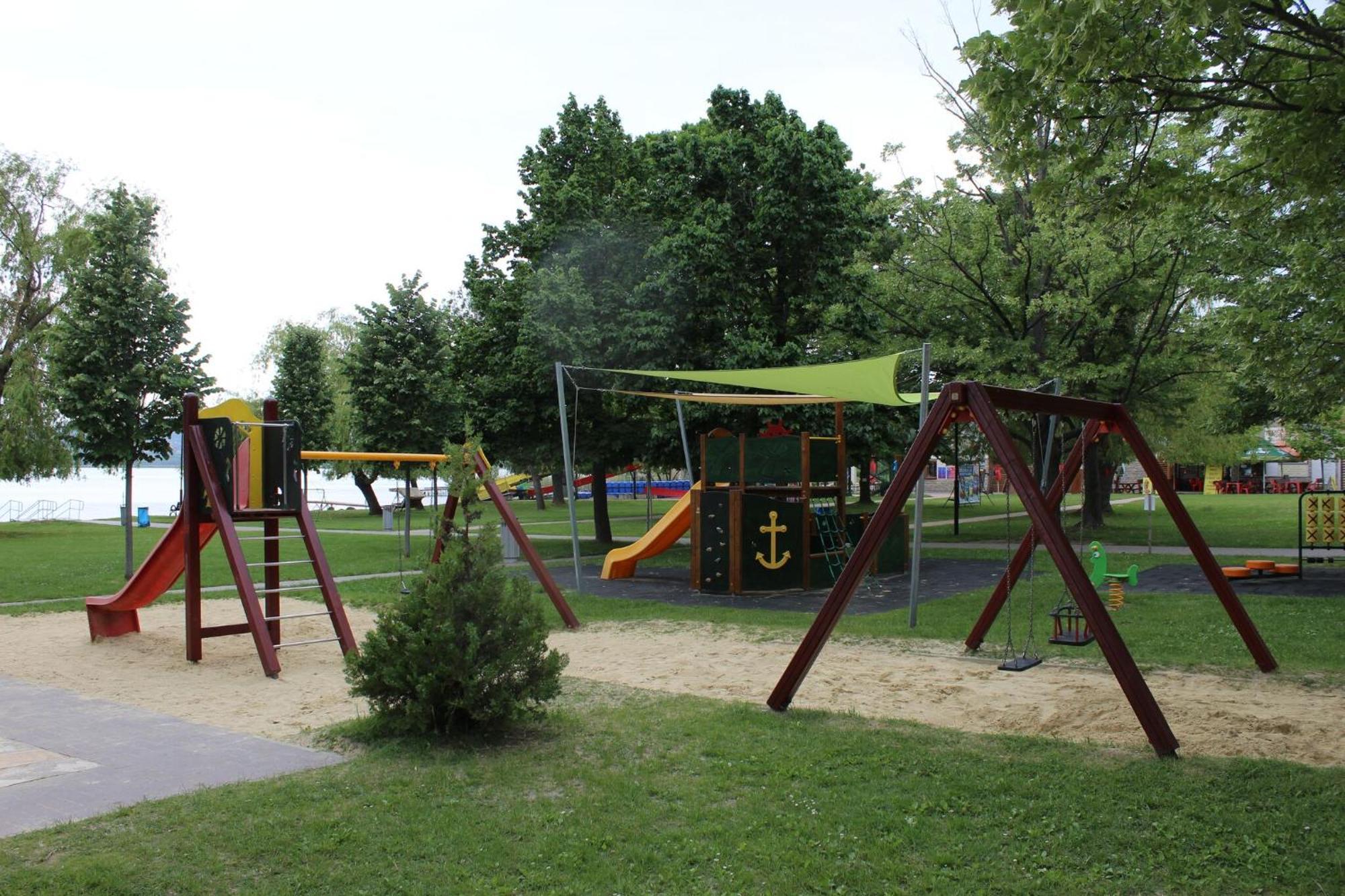 Foeveny Apartmanok Balatonfůzfő المظهر الخارجي الصورة